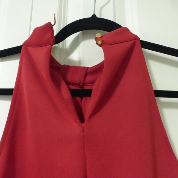 LE CHATEAU red criss cross front sleeveless top with gold beads - Picture 6 of 8